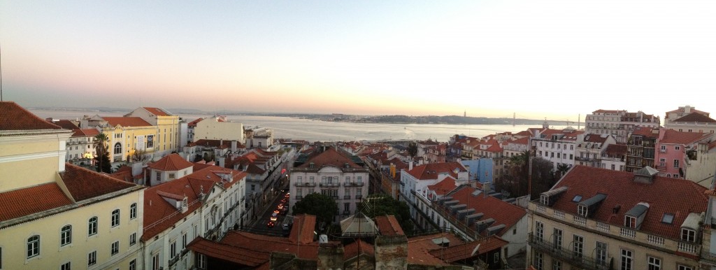 Vue panoramique sur le Tage depuis Bairro Alto Hotel