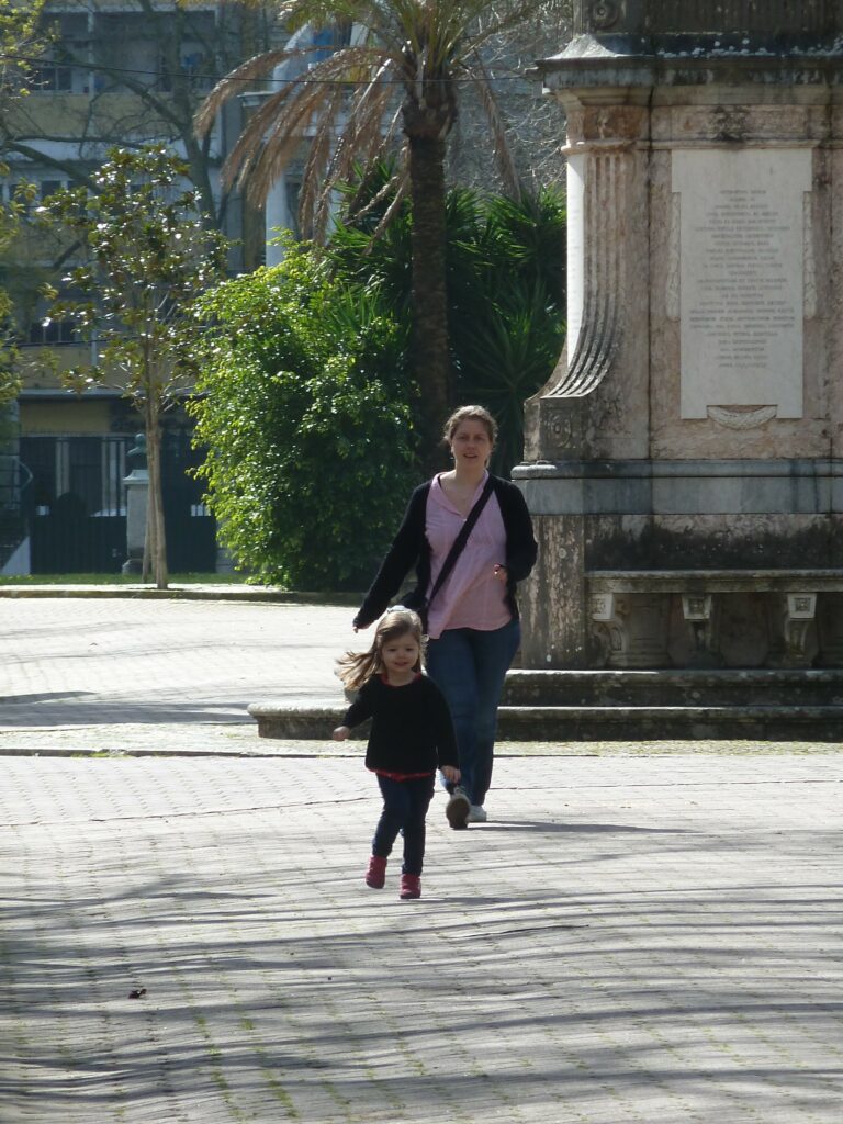 Courir après son enfant, le sport de tout parent ;-)