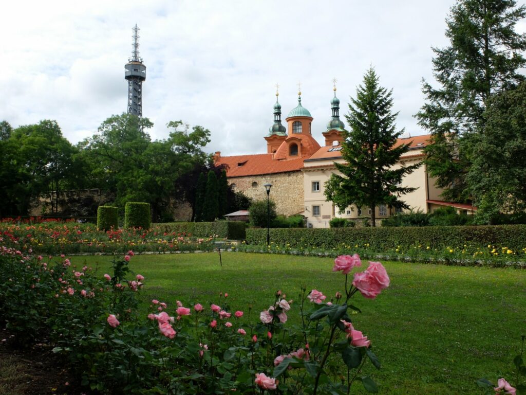 Au sommet de la colline de Petřín (Prague)