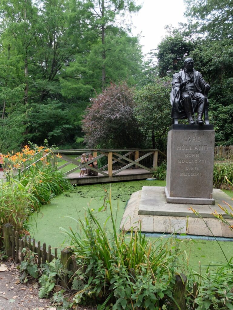 Holland Park : statue de Lord Holland