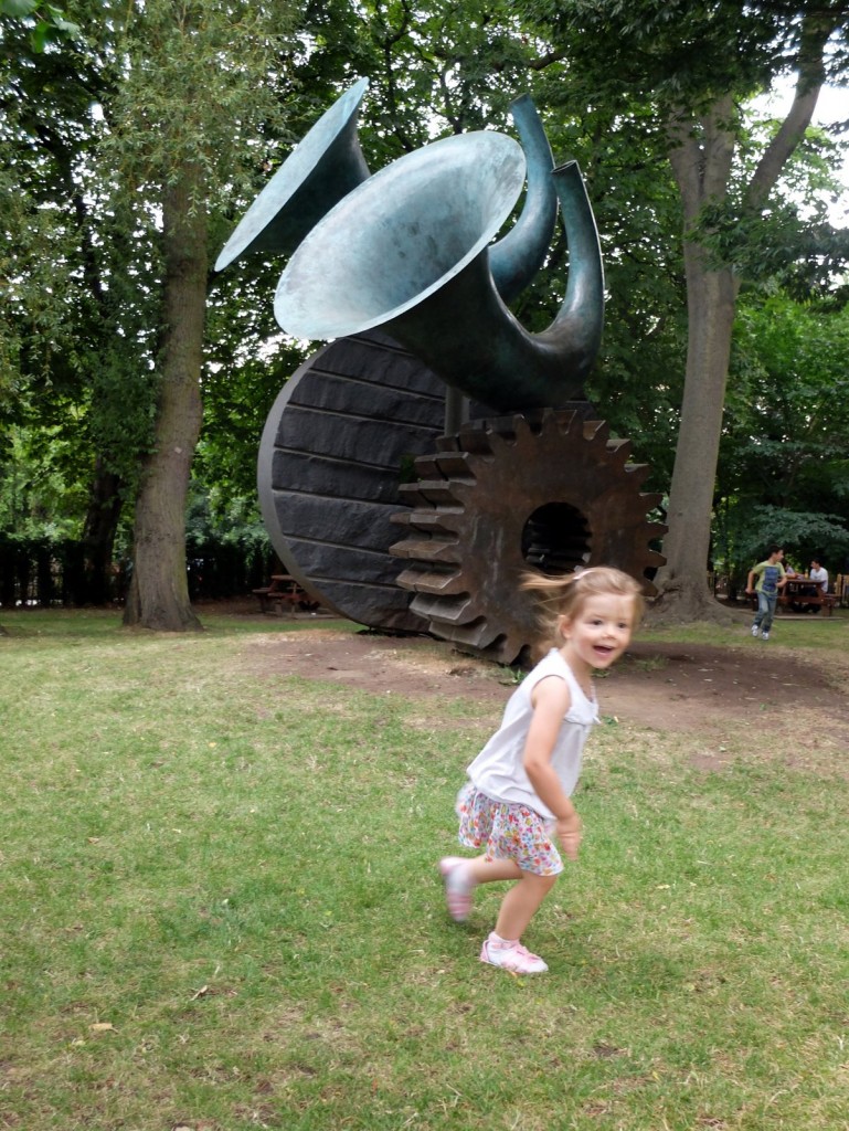 Chloé se défoule à Holland Park