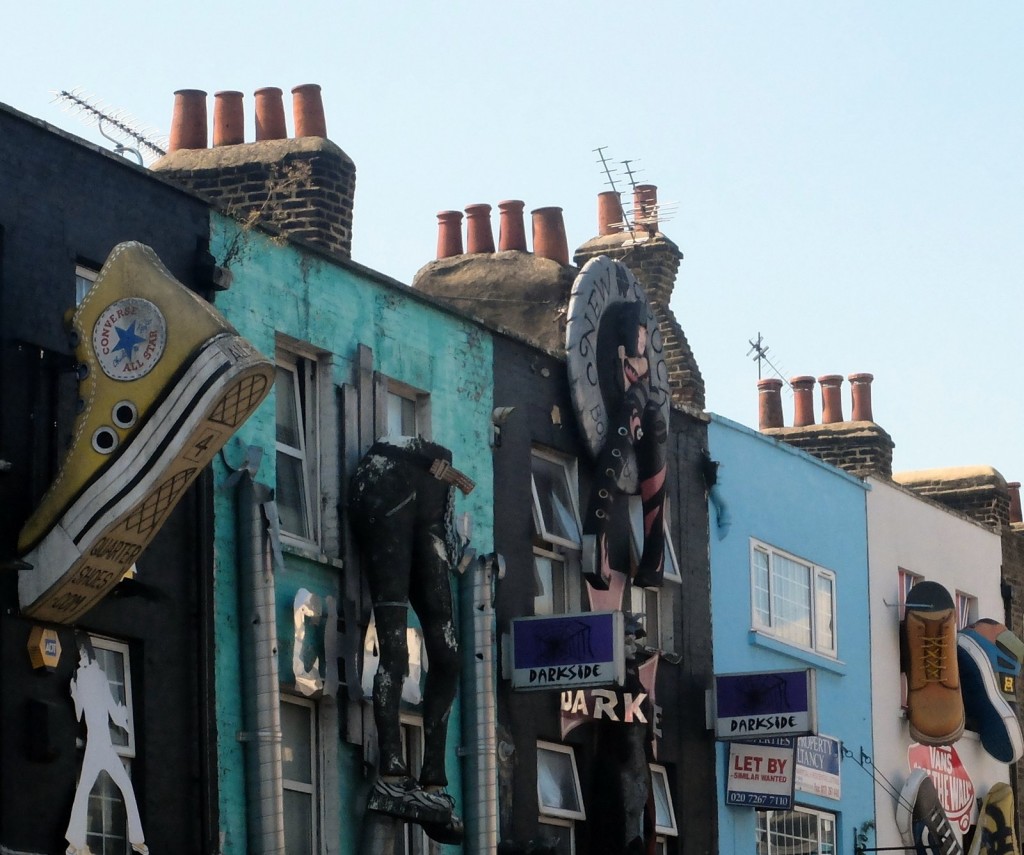 Camden High Street : façades des magasins