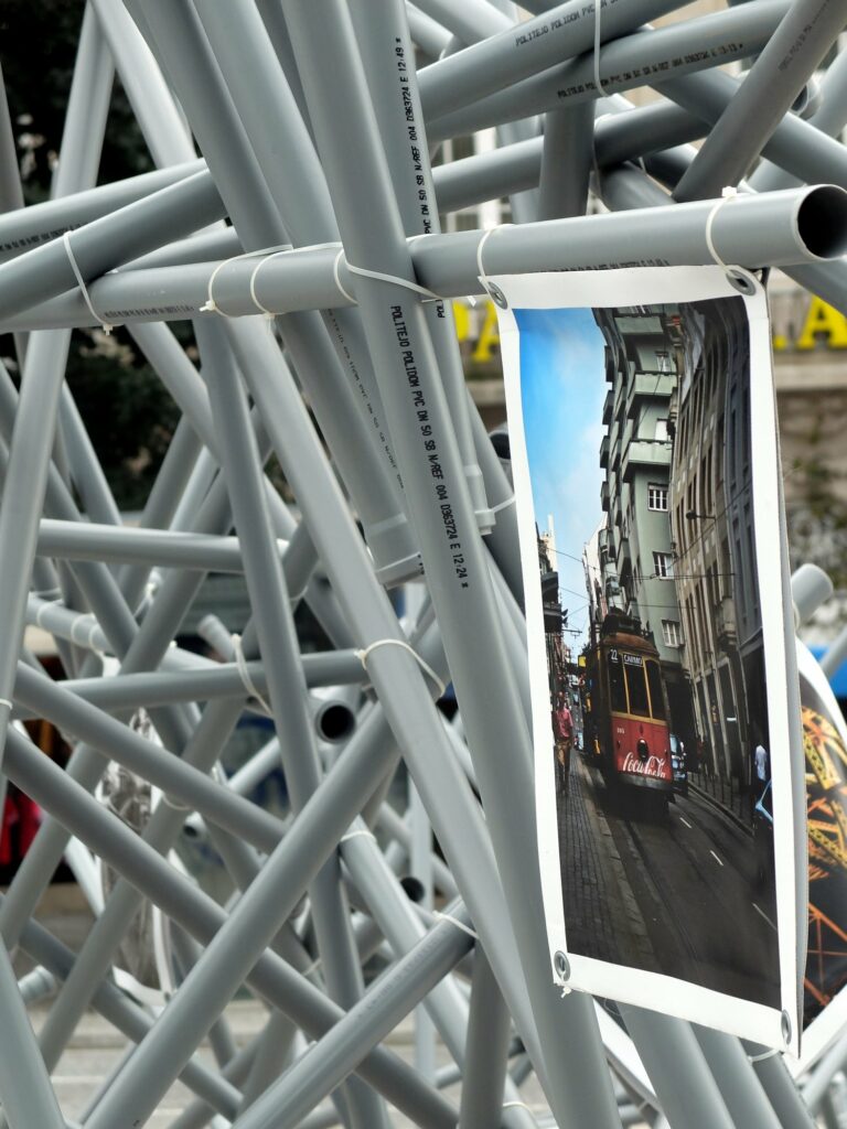 Exposition de photos sur le parvis de la Mairie 'Câmara Municipal de Porto'