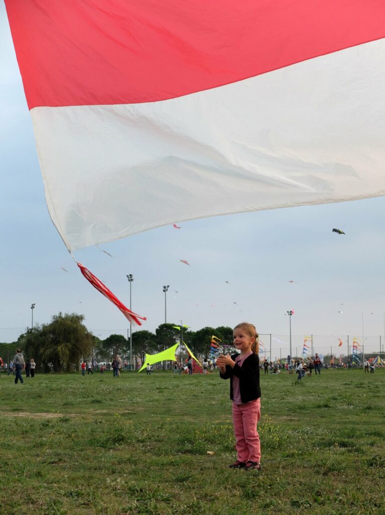 Chloé au Festival International de l'Air (démonstrations de cerfs-volants)