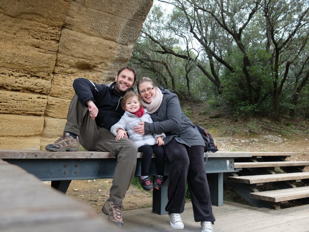 Pause goûter sous le pont pour la famille Zed