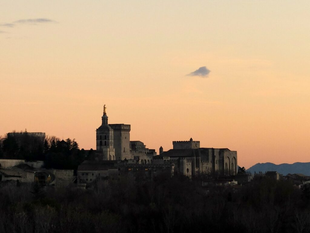 Avignon s'endort (vue depuis la place forte de Villeneuve-lez-Avignon)