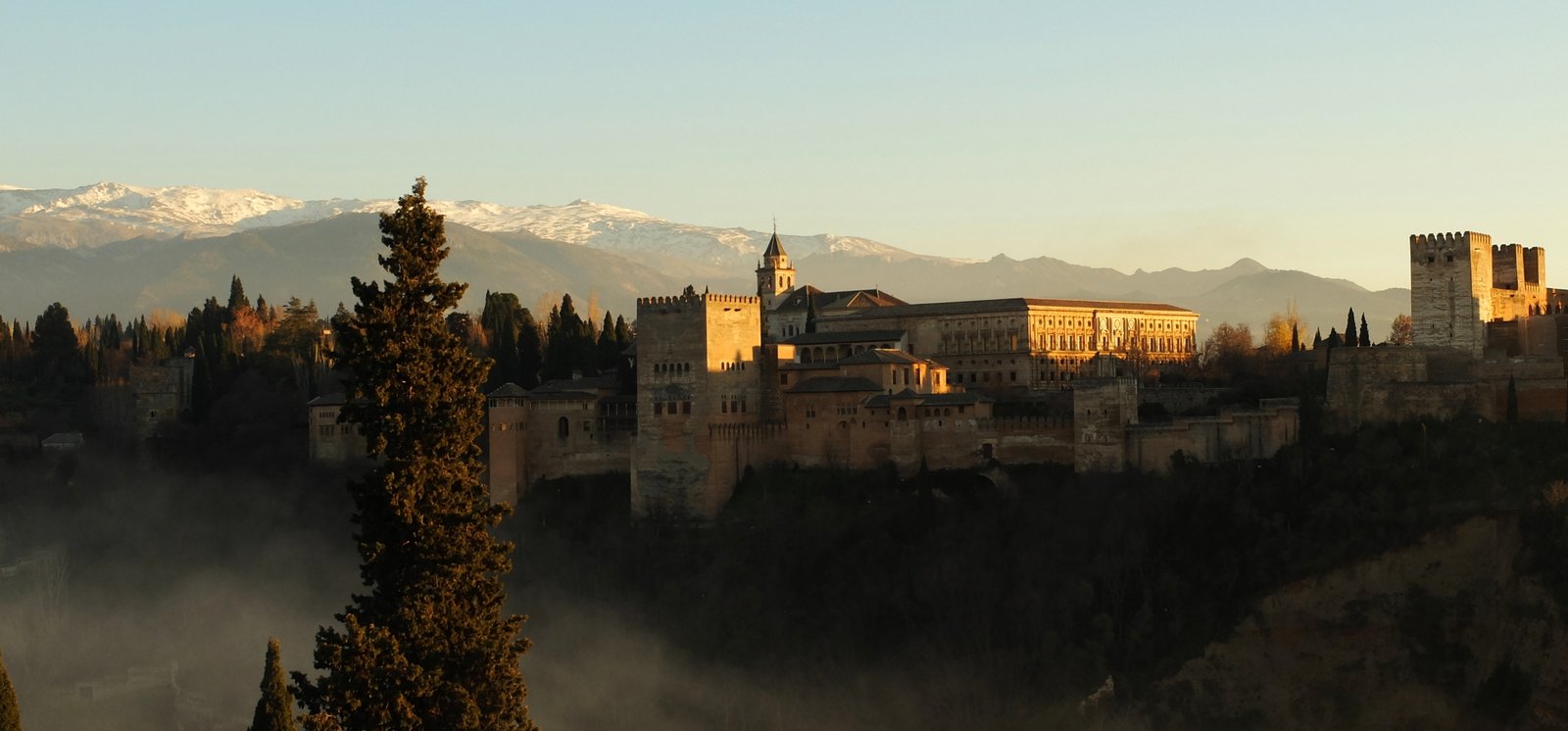 Vue sur l’Alhambra en soirée