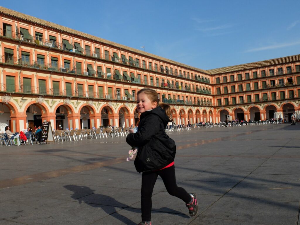 "Allez, faut pas traîner !" (Plaza de la Corredera)