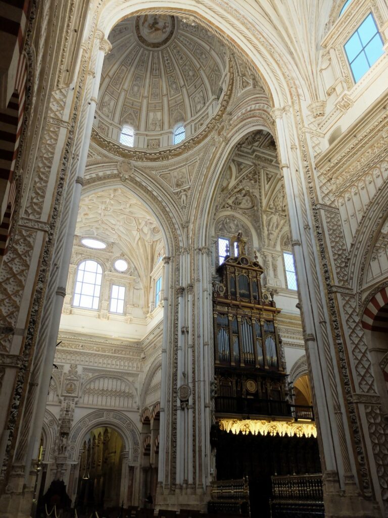 La cathédrale dans la mosquée