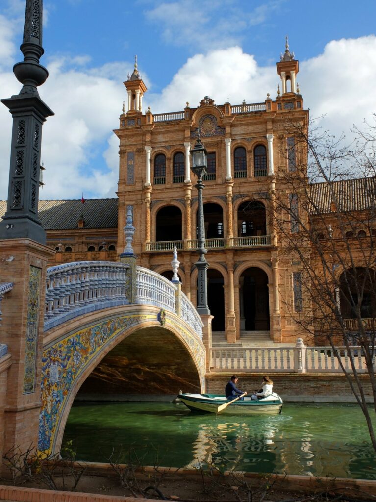 Canal et pont de la Plaza de España