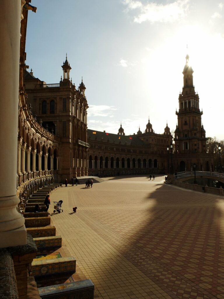 Coucher de soleil derrière la Plaza de España