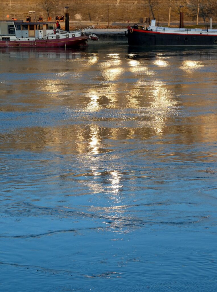 Reflets sur le Rhône