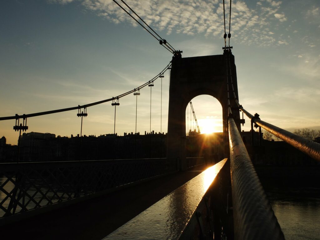 La passerelle du Collège à Lyon au coucher de soleil