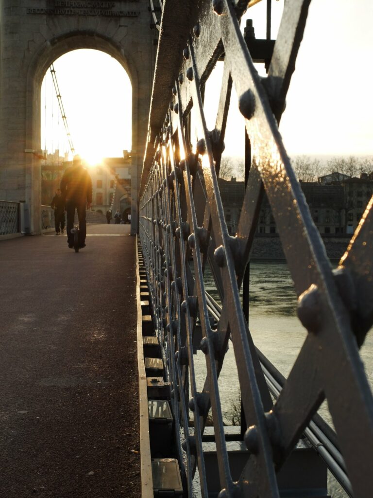 MonoWheel sur la passerelle du Collège à Lyon