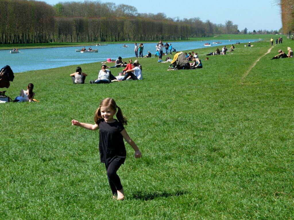 Pique-nique au bord du grand canal de Versailles