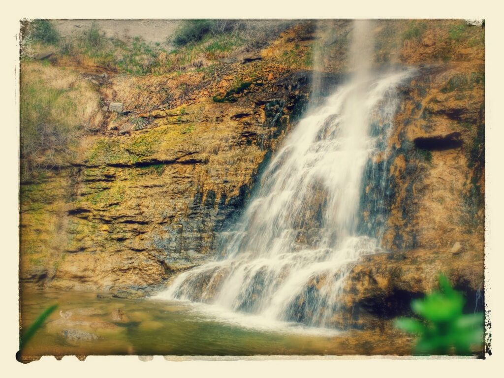 Cascade de la queue du cheval, version carte postale
