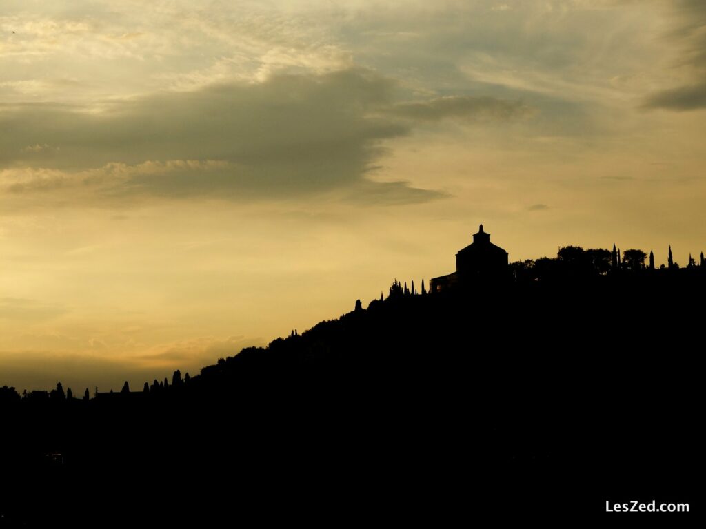 Vérone au coucher de soleil : Santuario Madonna Di Lourdes