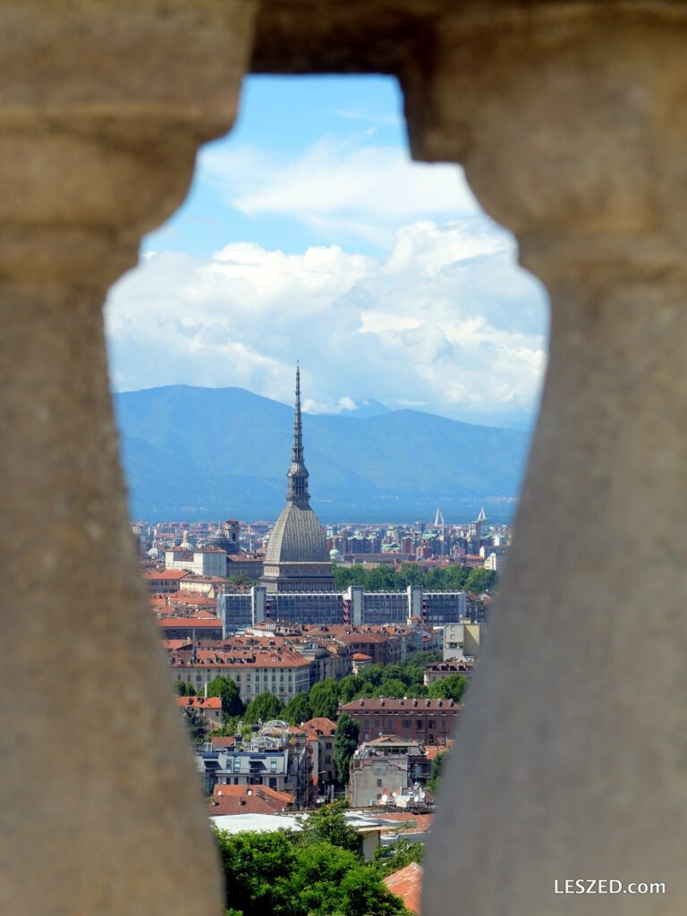 Vue sur Turin (Mole Antonelliana) depuis la LesZed et Mamily visitent la Villa della Regina