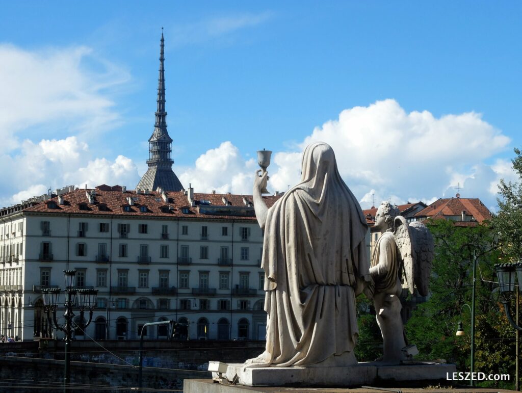 Vue sur Turin depuis la Parvis de l'église : Chiesa della Gran Madre di Dio