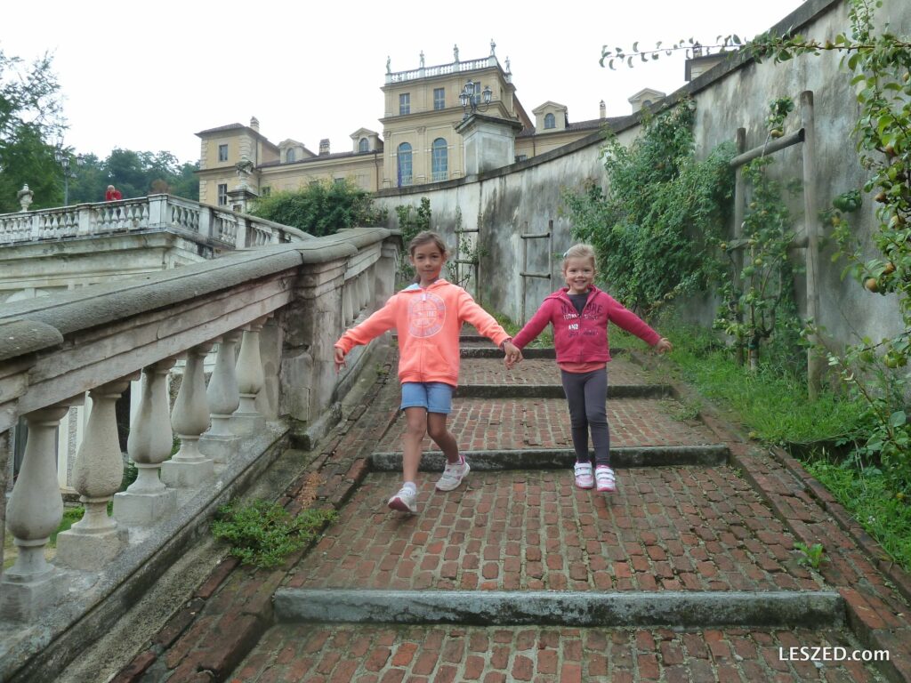 Chloé et sa cousine en mode "princesses" (Villa della Regina)