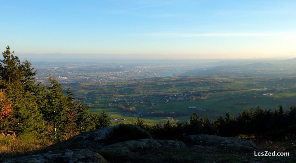 Vue sur le Pilat et la vallée du Rhône, depuis le versant Ouest du Mont Ministre (Parc du Pilat)