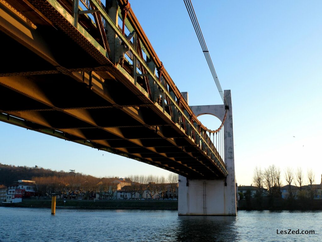 Sous le pont - Berges du Rhône à Condrieu