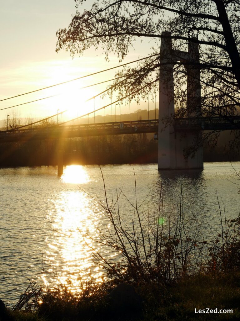 Pont et coucher de soleil - Berges du Rhône à Condrieu