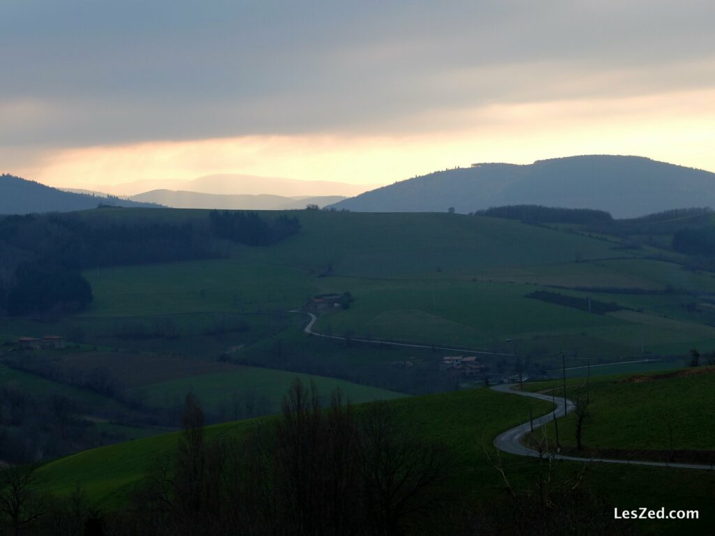 Coucher de soleil brumeux sur le Pilat