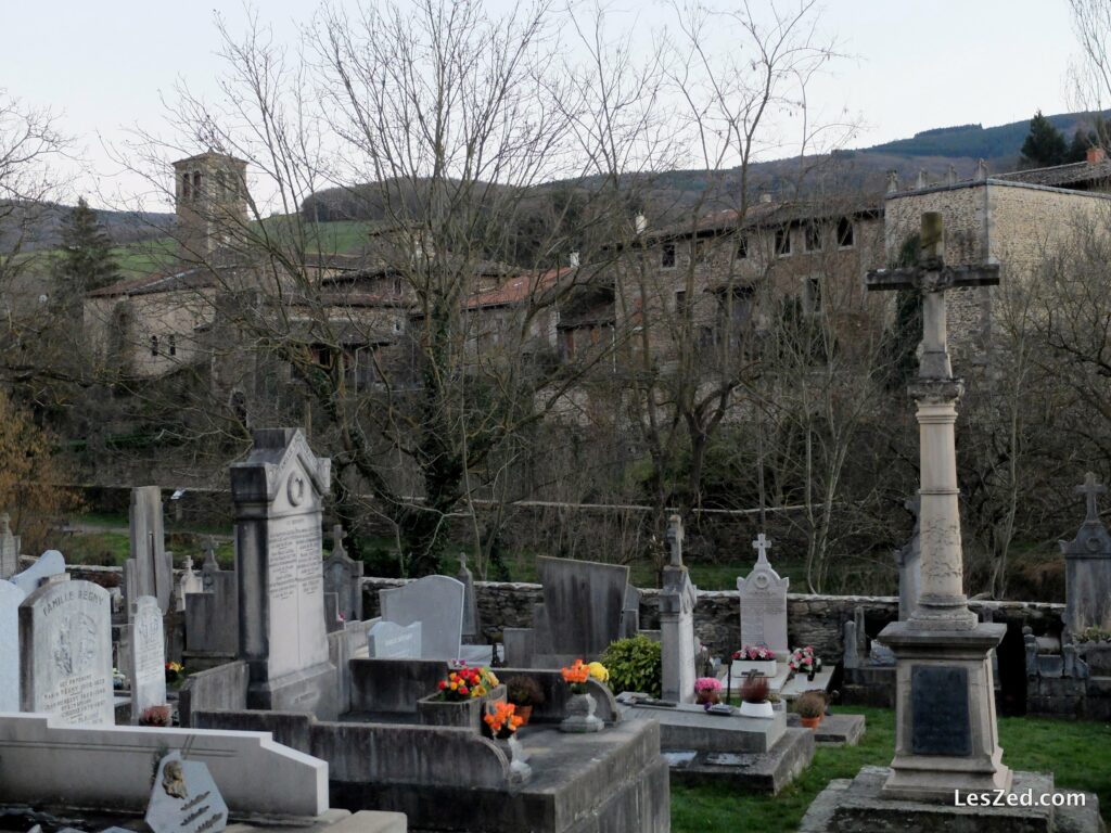 Sainte Croix en Jarez et son cimetière