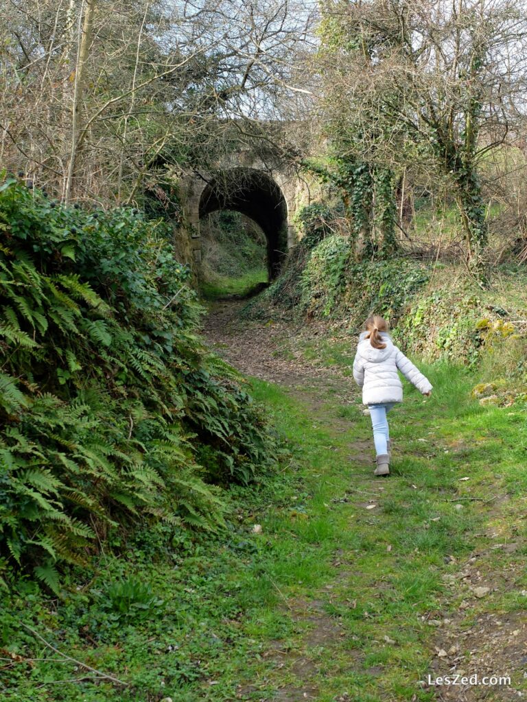 Chloé sur le chemin de Compostelle - Village de Malleval (Parc du Pilat)