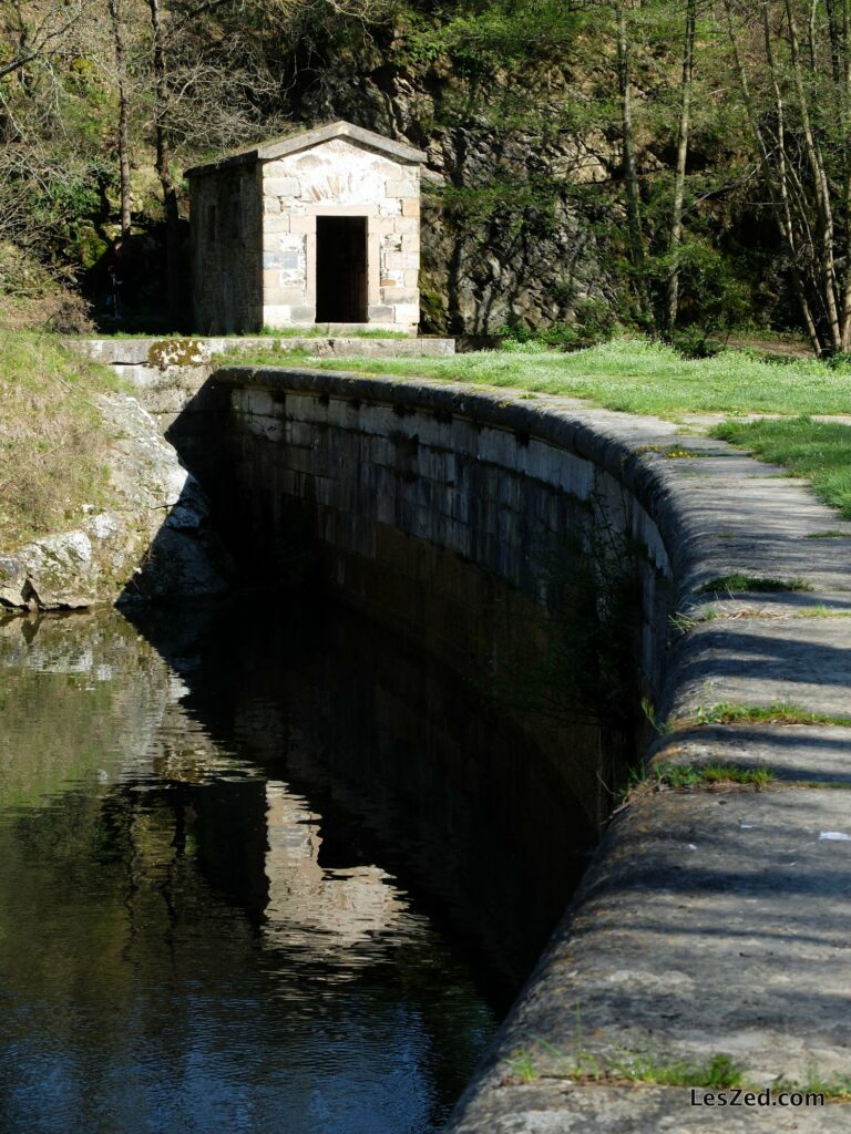 Aux abords du barrage de Couzon