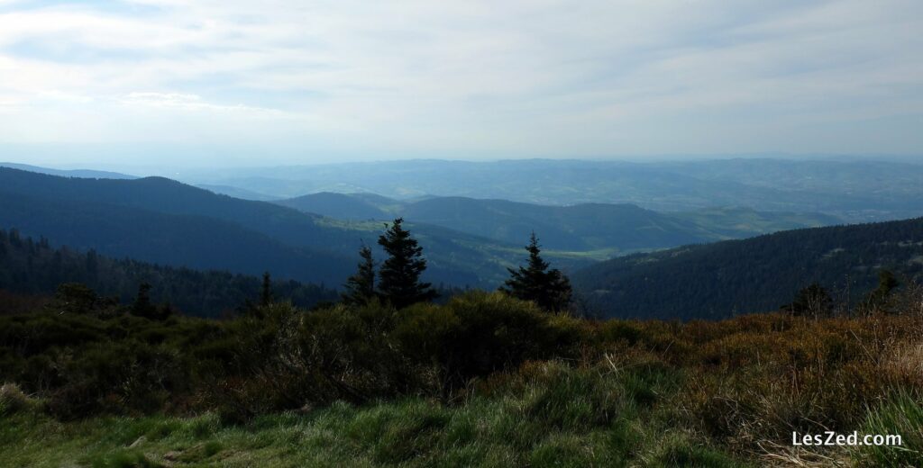 Vue sur le versant Ouest du parc naturel du Pilat (depuis le mont Pilat)