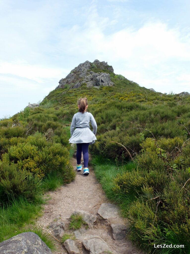 Chloé nous ouvre la marche (pic des Trois Dents)