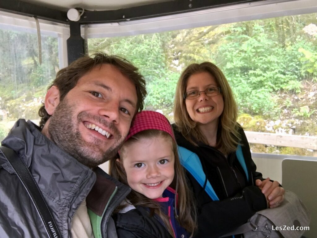 Selfie dans le petit train qui nous mène jusqu'à l'entrée de la grotte