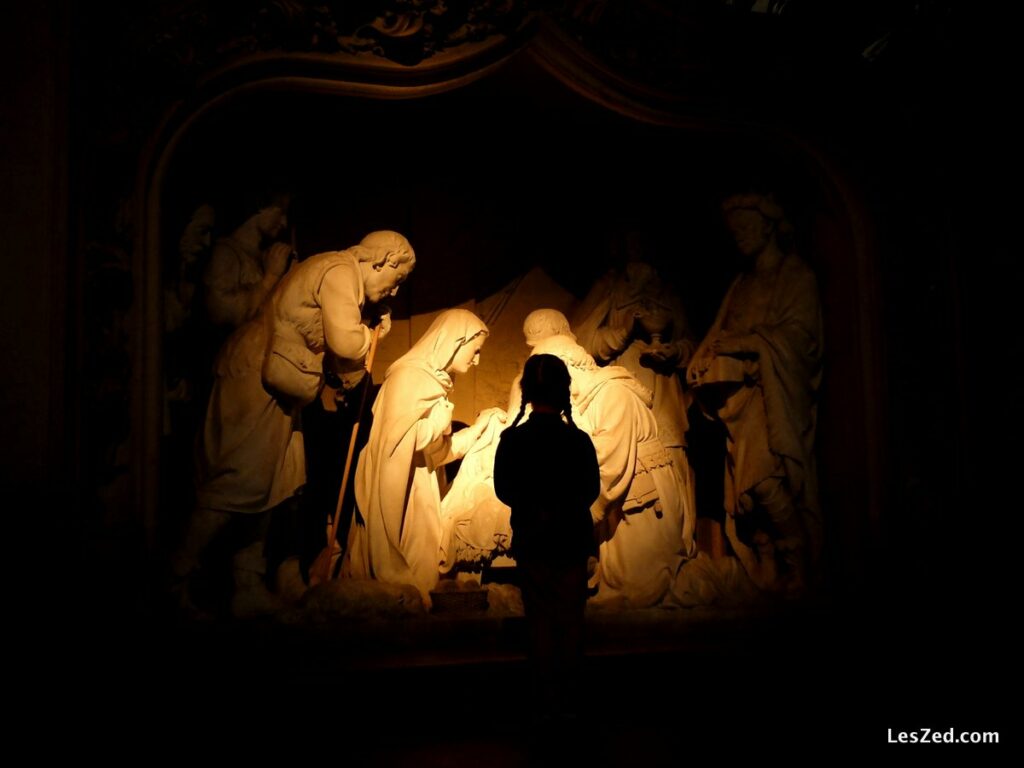 Chloé dans l'Eglise Sainte-Madeleine