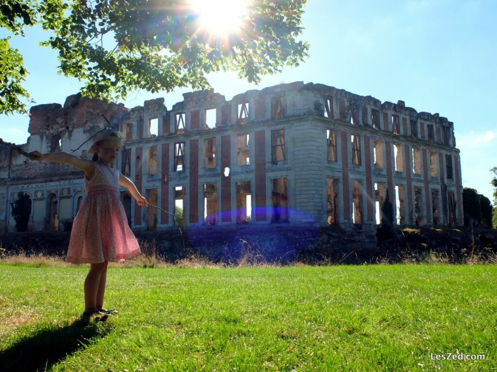 Chloé et le Château de Ferté-Vidame