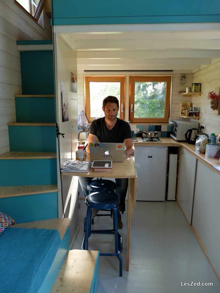 Tiny House à Saint James : séance de travail dans la cuisine