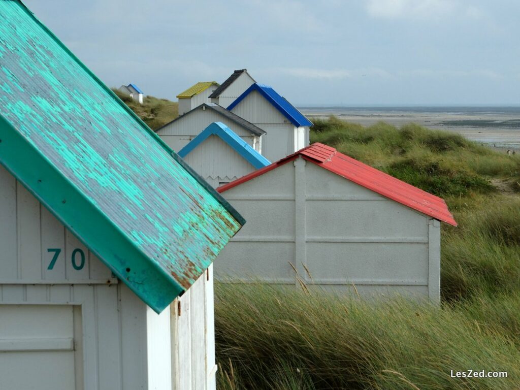 Toits colorés des cabines de Gouville-sur-mer