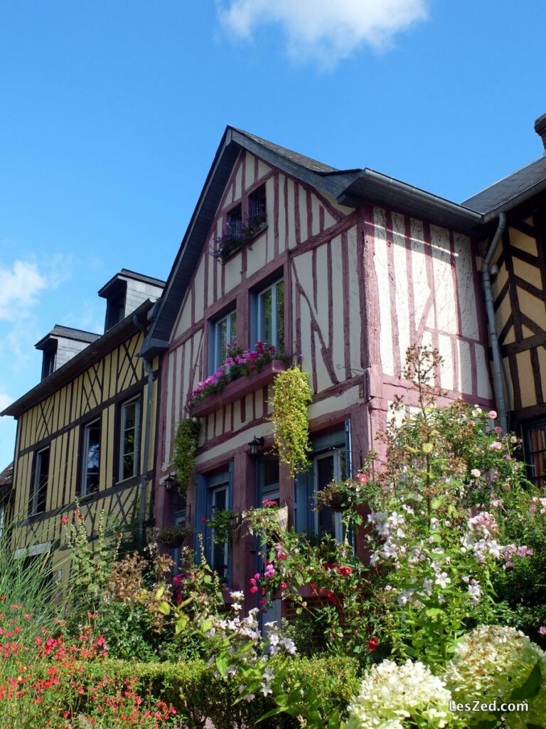 Le Bec Hellouin : colombages colorés