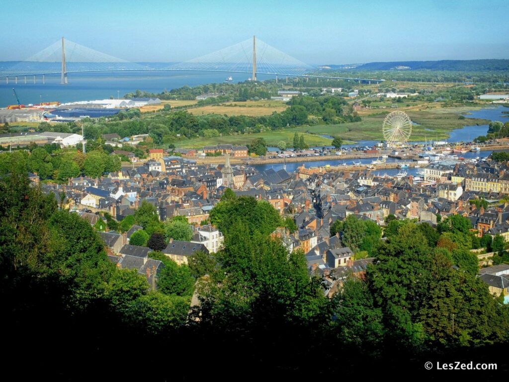 Vue sur Honfleur depuis le haut de la Rampe du Mont-Joli