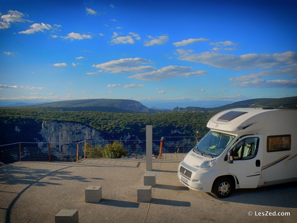 En camping-car dans les Gorges de l'Ardèche