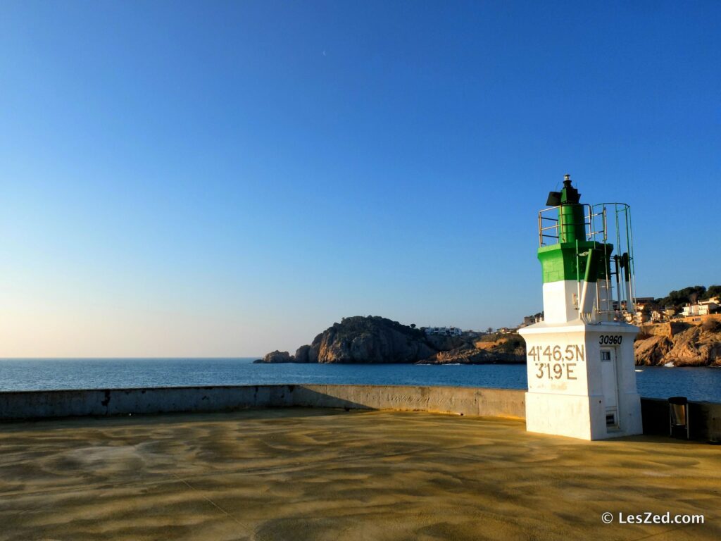 Le phare du port de Sant Feliu