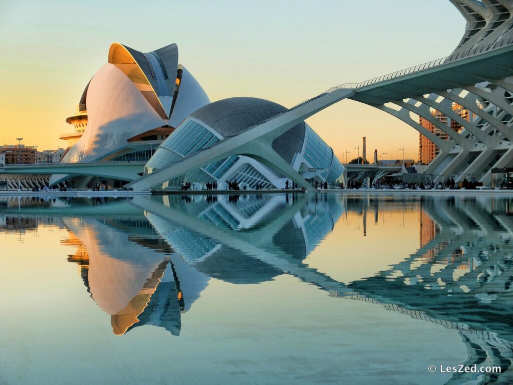 Reflets au coucher du soleil à La cité des Arts et des Sciences de Valencia