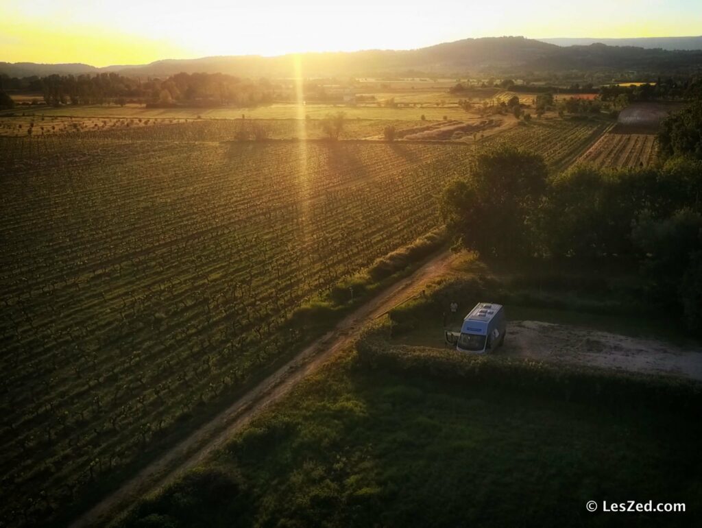 Le Luberon en camping-car ou fourgon, au milieu des vignes