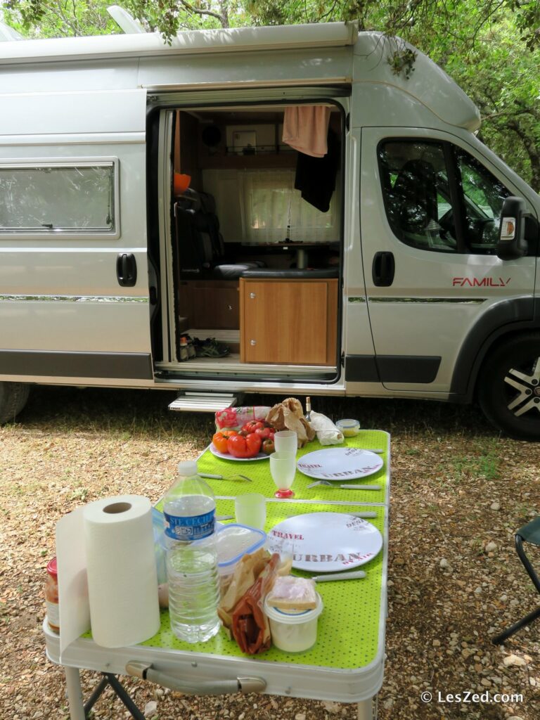 Le repas est prêt ! (modèle : Campérêve Family Van)