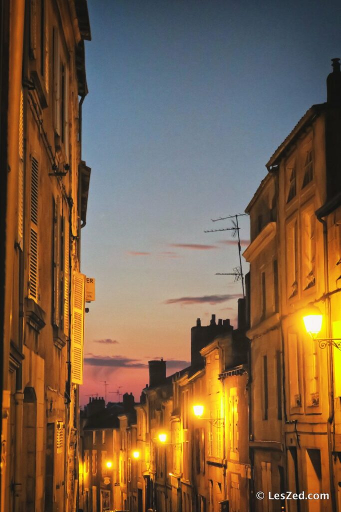 Rue de Poitiers au petit matin