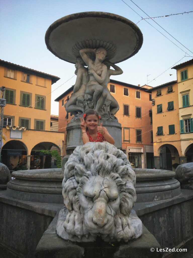 Charmante place d'Empoli (Piazza Farinata degli Uberti)