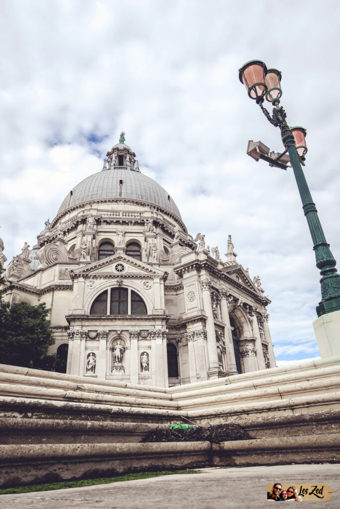 La basilique Santa Maria della Salute repose sur 100.000 pieux