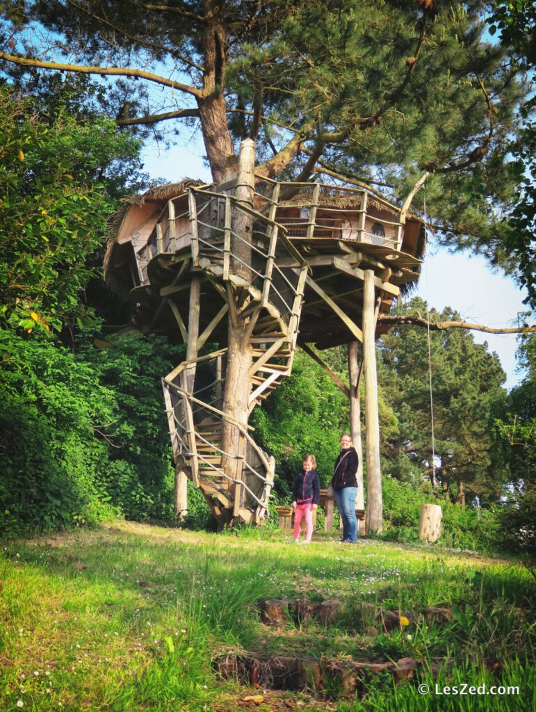 Au pied de la cabane du camping