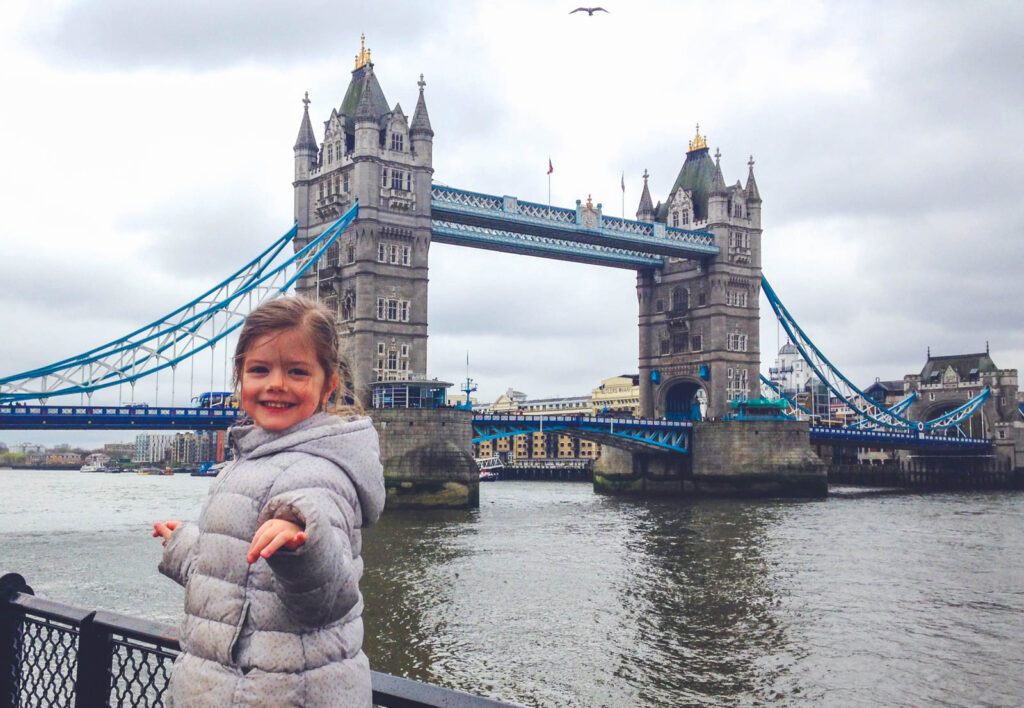 Londres Tower Bridge enfant
